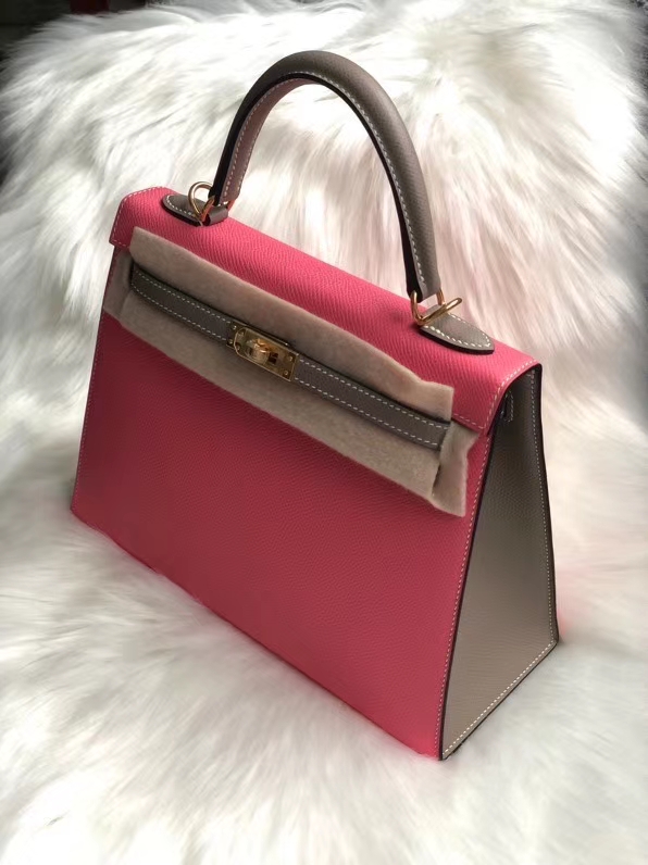Hermès(爱马仕)Kelly 25cm Epsom 原厂掌纹皮 8w 唇膏粉拼ck18 大象灰 金扣 马蹄印 定制-拉尔森鳄鱼皮具定制 - 爱马仕包包官网 Hermès(爱马仕)Kelly 25cm Epsom 原厂掌纹皮 8w 唇膏粉拼ck18 大象灰 金扣 马蹄印 定制