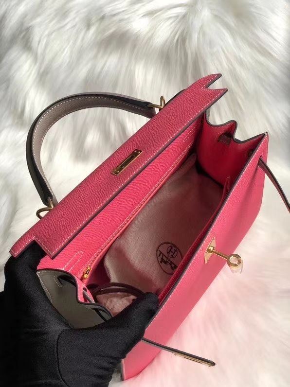 Hermès(爱马仕)Kelly 25cm Epsom 原厂掌纹皮 8w 唇膏粉拼ck18 大象灰 金扣 马蹄印 定制-拉尔森鳄鱼皮具定制 - 爱马仕包包官网 Hermès(爱马仕)Kelly 25cm Epsom 原厂掌纹皮 8w 唇膏粉拼ck18 大象灰 金扣 马蹄印 定制