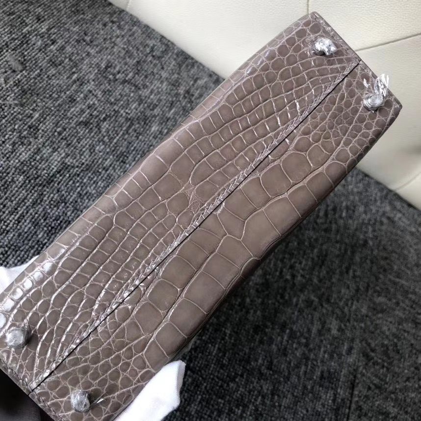 Hermès(爱马仕)Mini kelly ll alligator shiny 亮面鳄鱼ck81 斑鸠灰 Gris T 银扣 顶级手缝 现货-拉尔森鳄鱼皮具定制 - 爱马仕包包官网 Hermès(爱马仕)Mini kelly ll alligator shiny 亮面鳄鱼ck81 斑鸠灰 Gris T 银扣 顶级手缝 现货