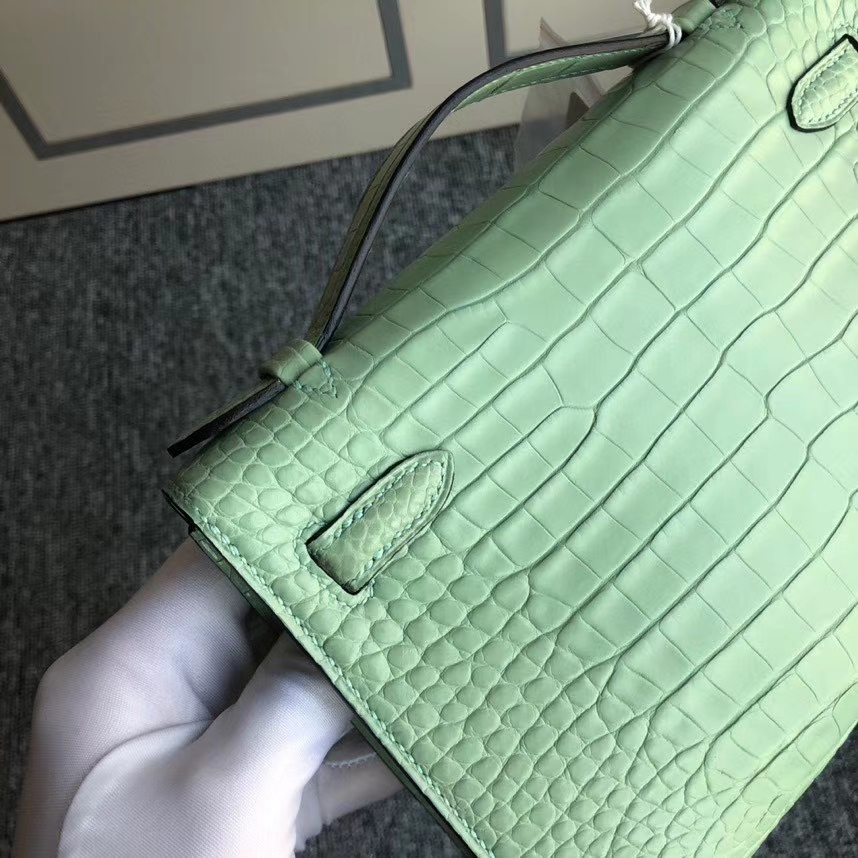 Hermès(爱马仕)Mini kelly pochette 22cm Alligator shiny 亮面鳄鱼 6U 薄荷绿 金扣 现货-拉尔森鳄鱼皮具定制 - 爱马仕包包官网 Hermès(爱马仕)Mini kelly pochette 22cm Alligator shiny 亮面鳄鱼 6U 薄荷绿 金扣 现货