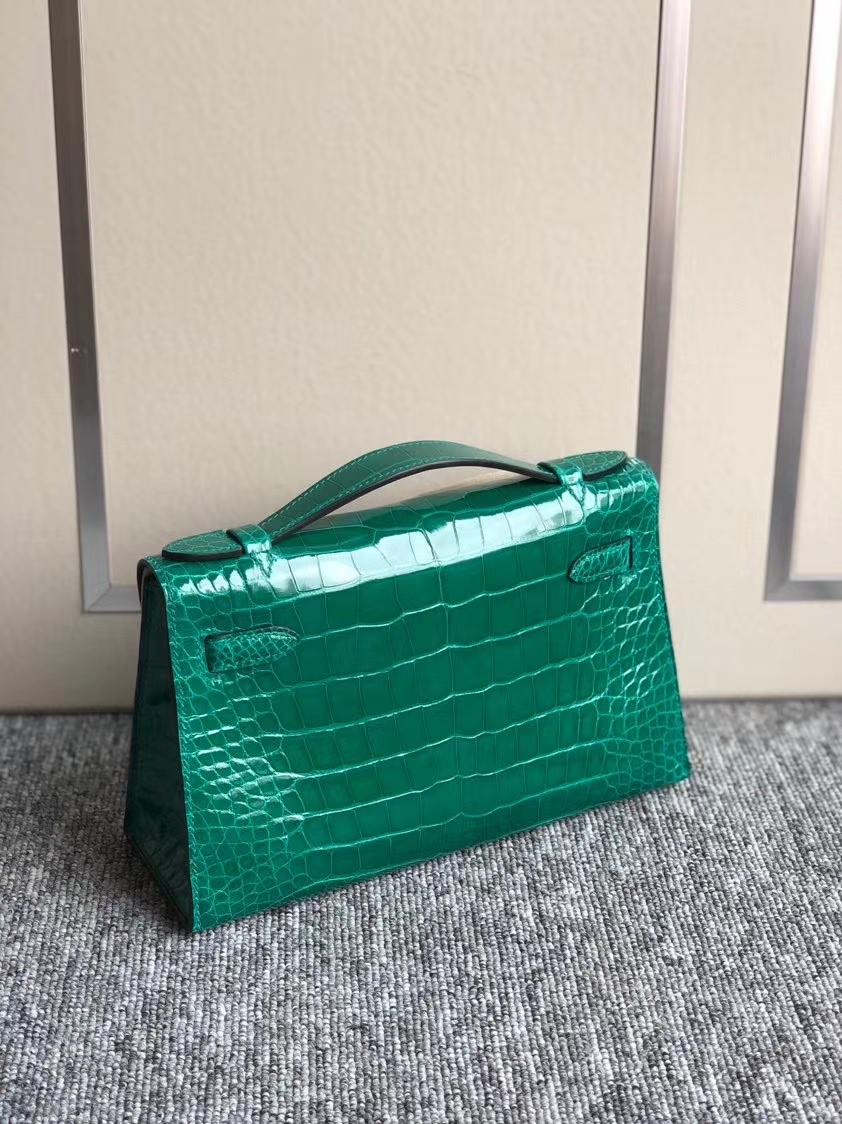 Hermès(爱马仕)Mini kelly pochette 22cm Alligator shiny 亮面鳄鱼 6Q翡翠绿 金扣 现货-拉尔森鳄鱼皮具定制 - 爱马仕包包官网 Hermès(爱马仕)Mini kelly pochette 22cm Alligator shiny 亮面鳄鱼 6Q翡翠绿 金扣 现货