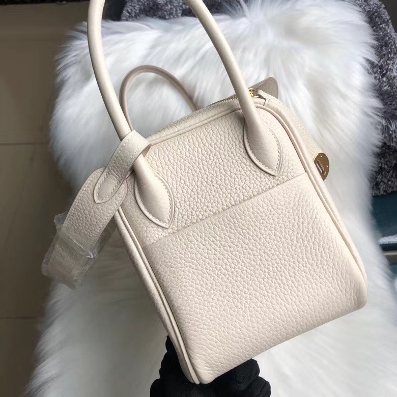 Hermès(爱马仕)Lindy 26cm ck10 奶昔白 Craie TC皮 金扣 顶级手缝 现货-拉尔森鳄鱼皮具定制 - 爱马仕包包官网 Hermès(爱马仕)Lindy 26cm ck10 奶昔白 Craie TC皮 金扣 顶级手缝 现货