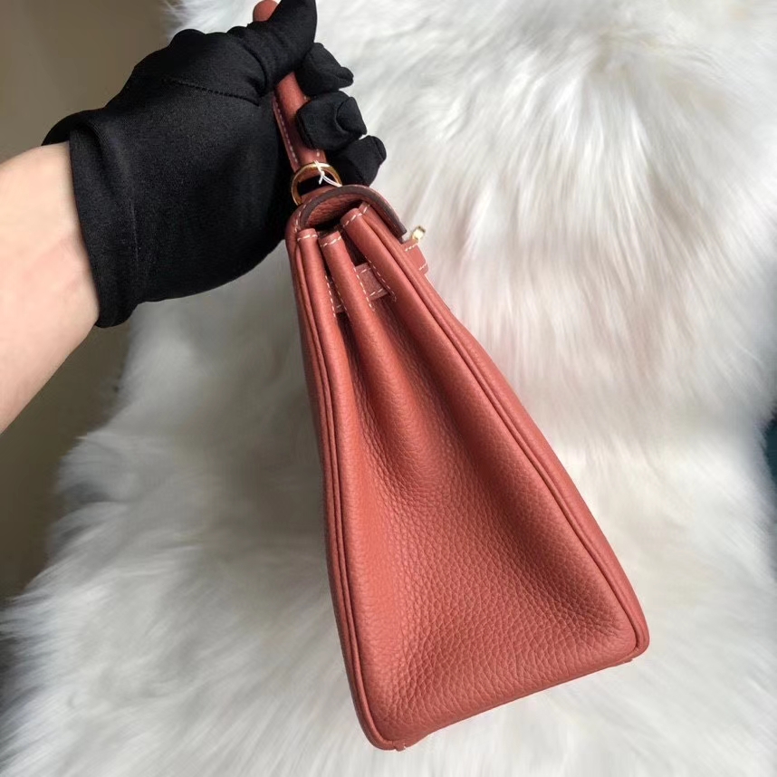Hermès(爱马仕)Kelly 25cm 原厂小牛皮 togo 4E 枫叶棕 金扣 顶级手缝 超美现货-拉尔森鳄鱼皮具定制 - 爱马仕包包官网 Hermès(爱马仕)Kelly 25cm 原厂小牛皮 togo 4E 枫叶棕 金扣 顶级手缝 超美现货