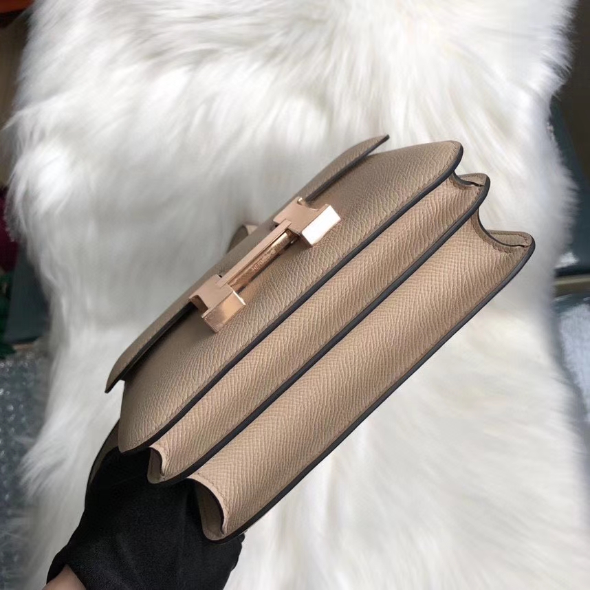 Hermès（爱马仕）Constance 18cm Epsom 原厂掌纹皮 S2 风衣灰内拼奶茶色 玫瑰金 Rose gold 顶级手缝 现货