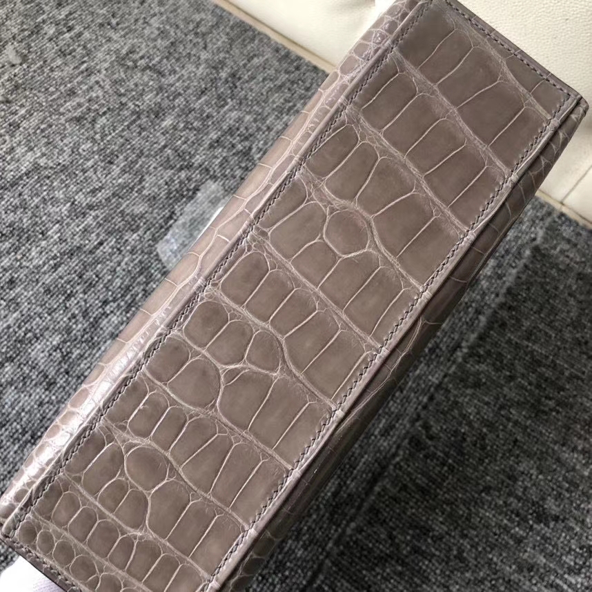Hermès(爱马仕)Mini kelly pochette 22cm Alligator shiny 亮面鳄鱼 ck81 斑鸠灰 银扣 现货-拉尔森鳄鱼皮具定制 - 爱马仕包包官网 Hermès(爱马仕)Mini kelly pochette 22cm Alligator shiny 亮面鳄鱼 ck81 斑鸠灰 银扣 现货