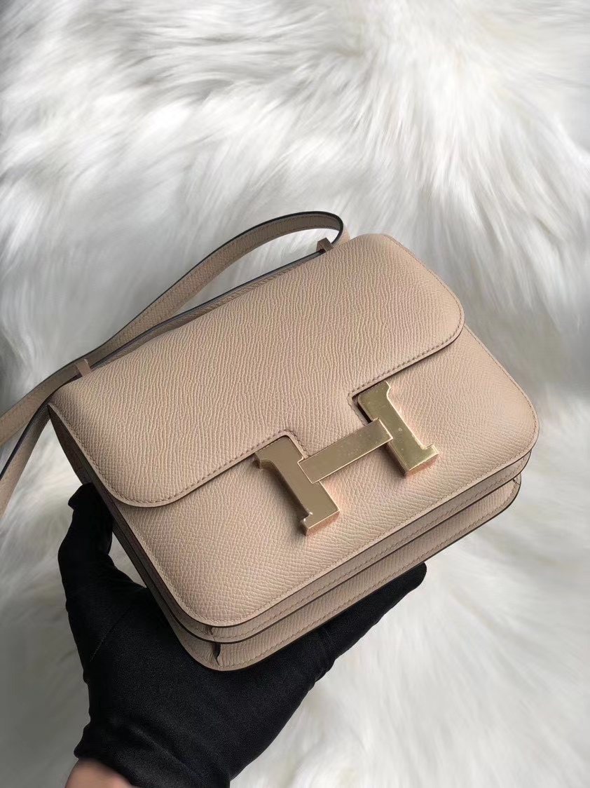 Hermès(爱马仕)Constance 18cm Epsom 原厂掌纹皮 S2 风衣灰内拼奶茶色 玫瑰金 Rose gold 顶级手缝 现货-拉尔森鳄鱼皮具定制 - 爱马仕包包官网 Hermès(爱马仕)Constance 18cm Epsom 原厂掌纹皮 S2 风衣灰内拼奶茶色 玫瑰金 Rose gold 顶级手缝 现货