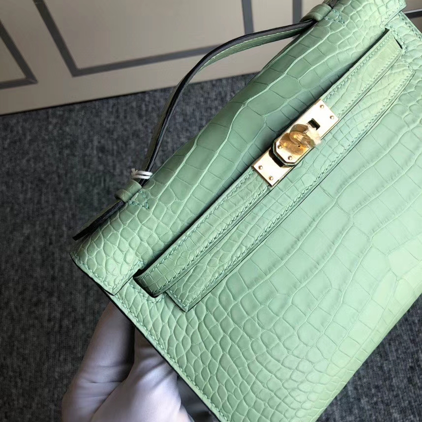 Hermès(爱马仕)Mini kelly pochette 22cm Alligator shiny 亮面鳄鱼 6U 薄荷绿 金扣 现货-拉尔森鳄鱼皮具定制 - 爱马仕包包官网 Hermès(爱马仕)Mini kelly pochette 22cm Alligator shiny 亮面鳄鱼 6U 薄荷绿 金扣 现货