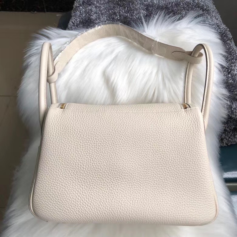 Hermès(爱马仕)Lindy 26cm ck10 奶昔白 Craie TC皮 金扣 顶级手缝 现货-拉尔森鳄鱼皮具定制 - 爱马仕包包官网 Hermès(爱马仕)Lindy 26cm ck10 奶昔白 Craie TC皮 金扣 顶级手缝 现货