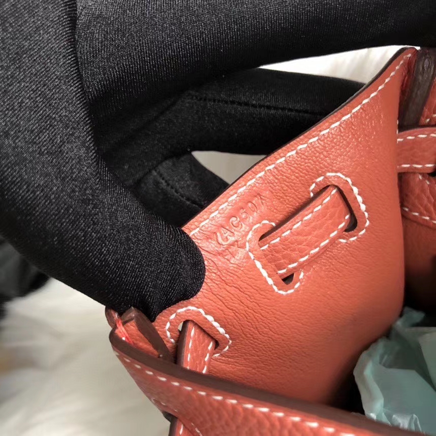 Hermès(爱马仕)Kelly 25cm 原厂小牛皮 togo 4E 枫叶棕 金扣 顶级手缝 超美现货-拉尔森鳄鱼皮具定制 - 爱马仕包包官网 Hermès(爱马仕)Kelly 25cm 原厂小牛皮 togo 4E 枫叶棕 金扣 顶级手缝 超美现货