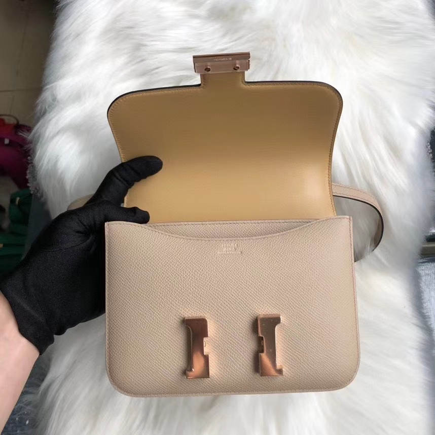 Hermès（爱马仕）Constance 18cm Epsom 原厂掌纹皮 S2 风衣灰内拼奶茶色 玫瑰金 Rose gold 顶级手缝 现货