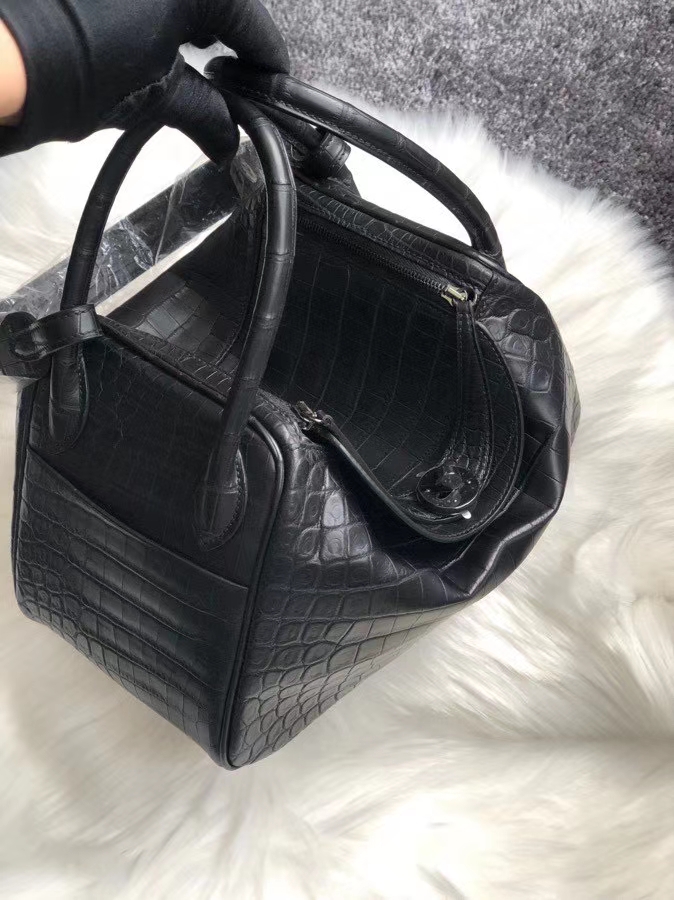Hermès（爱马仕）Lindy 26cm Crocodile matt 雾面鳄鱼 黑色黑扣 So black