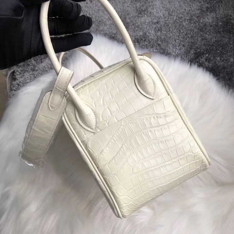 Hermès(爱马仕)Lindy 26cm Crocodile matt 雾面鳄鱼 8L 奶油白 Beton 银扣 顶级手缝 现货-拉尔森鳄鱼皮具定制 - 爱马仕包包官网 Hermès(爱马仕)Lindy 26cm Crocodile matt 雾面鳄鱼 8L 奶油白 Beton 银扣 顶级手缝 现货