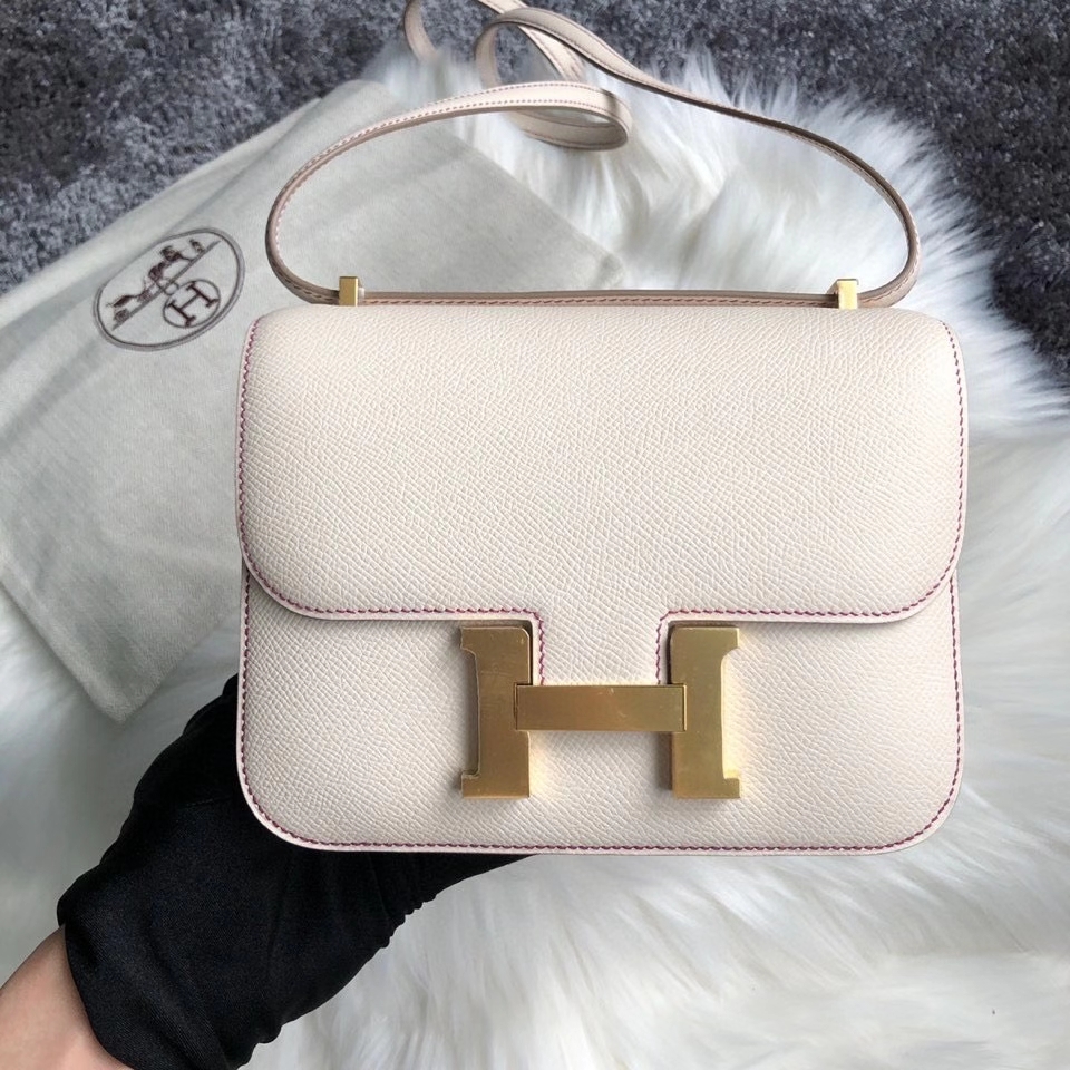 Hermès(爱马仕)Constance 18cm Epsom 原厂掌纹皮 ck10 奶昔白 拼 玫瑰紫 马蹄印 玫瑰金扣 顶级手缝 现货-拉尔森鳄鱼皮具定制 - 爱马仕包包官网 Hermès(爱马仕)Constance 18cm Epsom 原厂掌纹皮 ck10 奶昔白 拼 玫瑰紫 马蹄印 玫瑰金扣 顶级手缝 现货