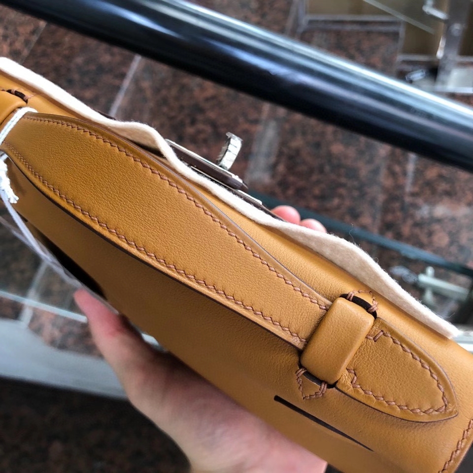 Hermès（爱马仕）Mini kelly pochette Swift  芝麻色 Sesame 银扣 顶级手缝 手拿包 晚宴包