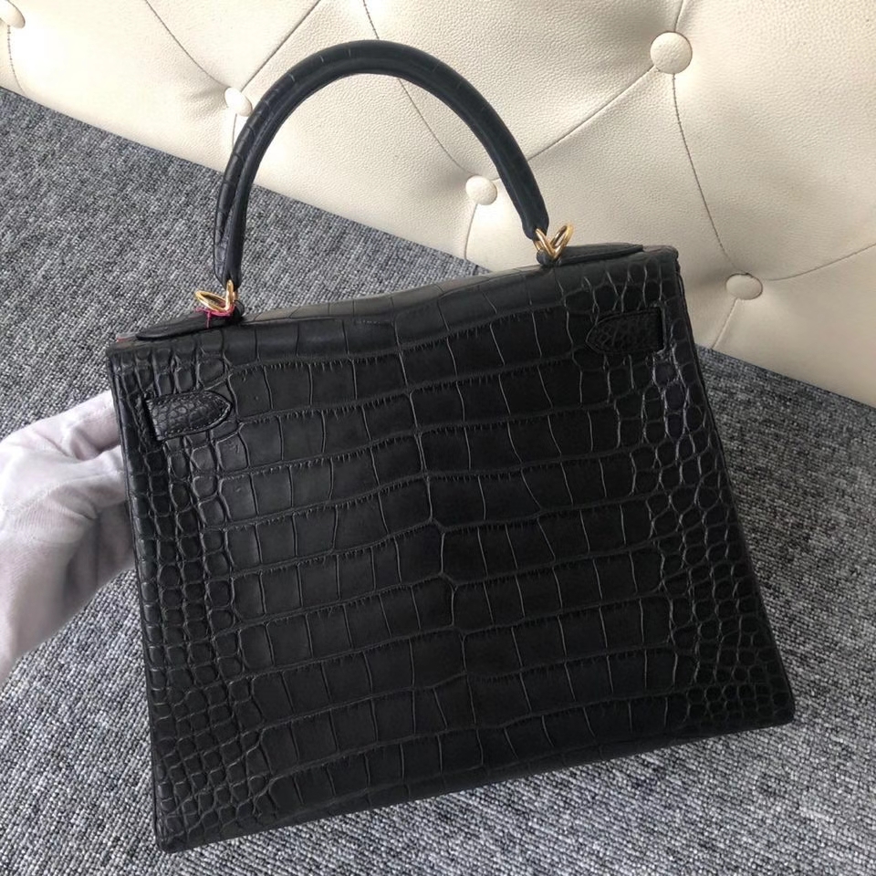 Hermès(爱马仕)Kelly 28cm Alligator matt 雾面鳄鱼 ck89 黑色 Noir 金扣 顶级手缝-拉尔森鳄鱼皮具定制 - 爱马仕包包官网 Hermès(爱马仕)Kelly 28cm Alligator matt 雾面鳄鱼 ck89 黑色 Noir 金扣 顶级手缝