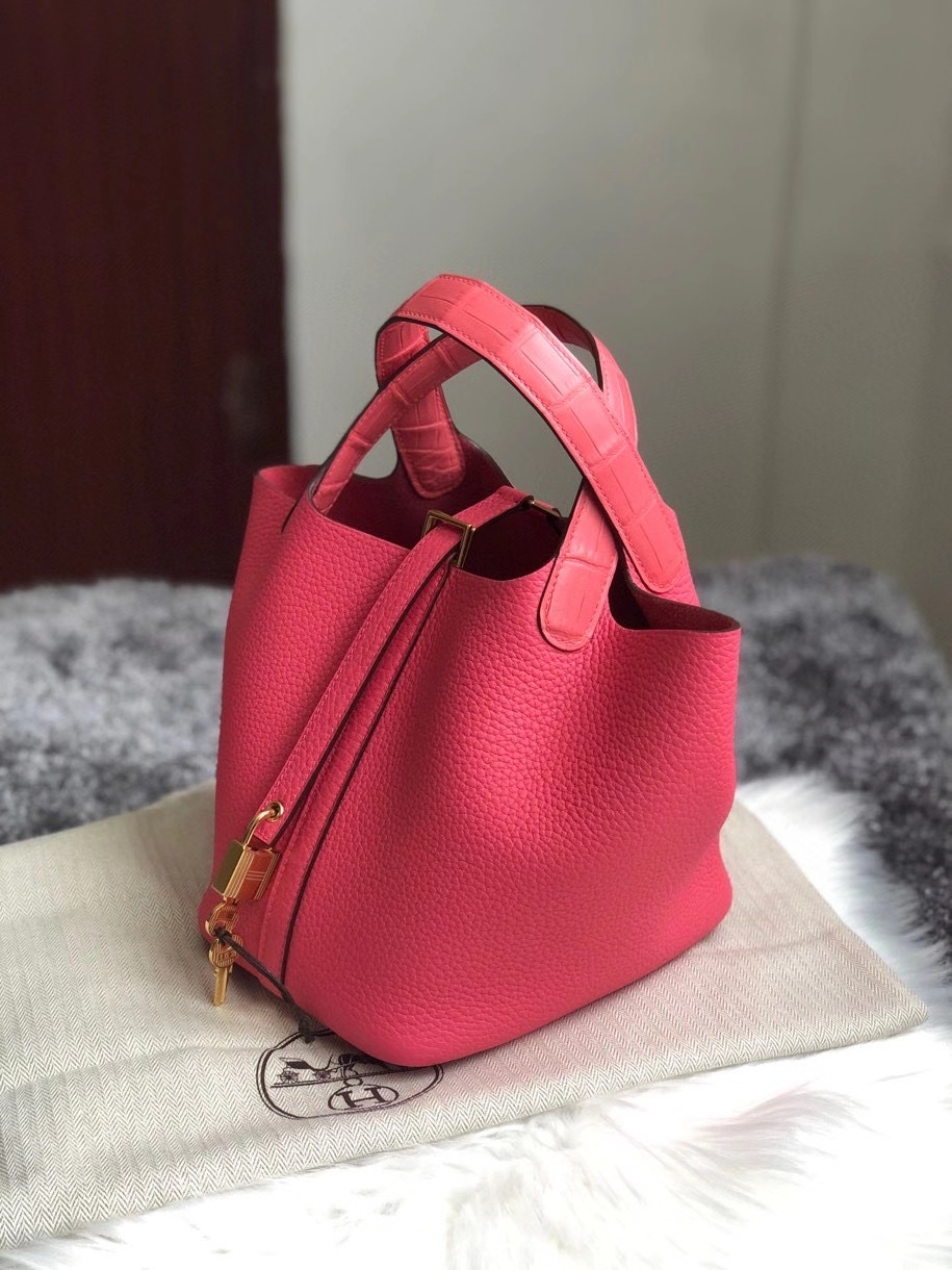 Hermès（爱马仕）Picotin 18cm 唇膏粉 rose azalee 小牛皮 拼 杜鹃红 鳄鱼手腕 金扣
