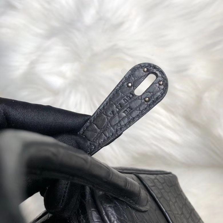Hermès(爱马仕)Lindy 26cm Crocodile matt 雾面鳄鱼 黑色黑扣 So black-拉尔森鳄鱼皮具定制 - 爱马仕包包官网 Hermès(爱马仕)Lindy 26cm Crocodile matt 雾面鳄鱼 黑色黑扣 So black