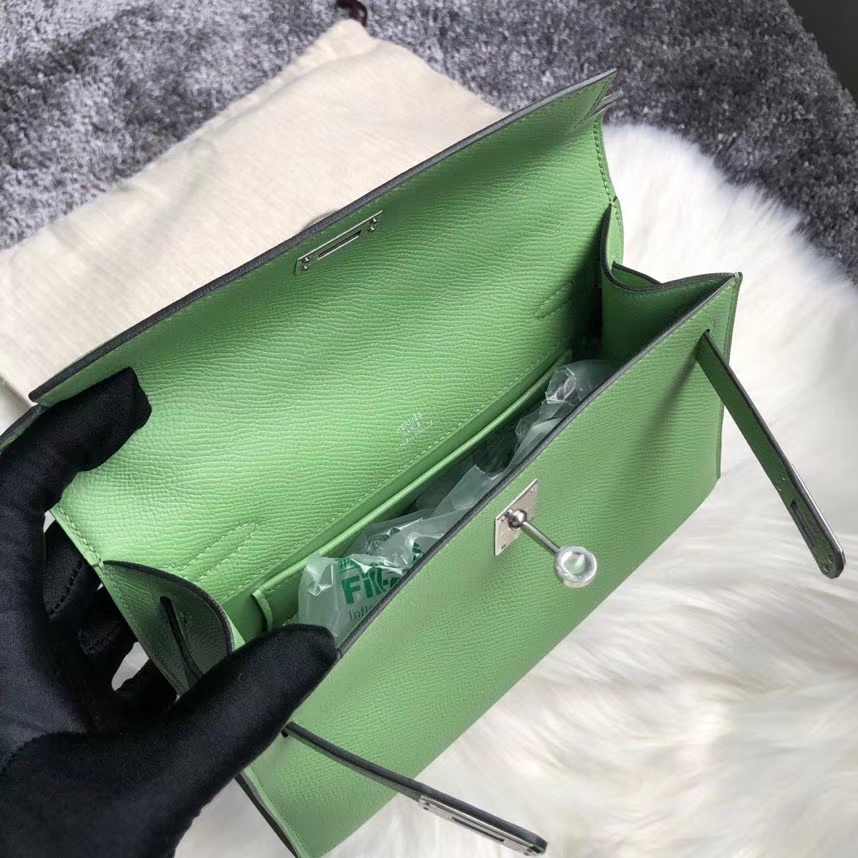 Hermès(爱马仕)mini kelly pochette 22cm 3I 牛油果绿 银扣 顶级手缝 手拿包 晚宴包-拉尔森鳄鱼皮具定制 - 爱马仕包包官网 Hermès(爱马仕)mini kelly pochette 22cm 3I 牛油果绿 银扣 顶级手缝 手拿包 晚宴包