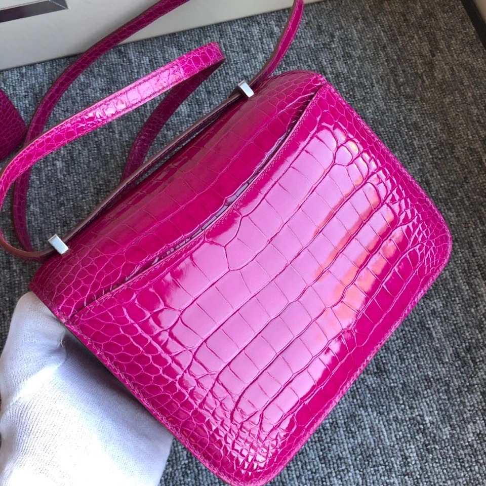 Hermès（爱马仕）Constance18cm Alligator shiny 亮面鳄鱼 J5 天方夜谭粉紫 银扣 顶级手缝