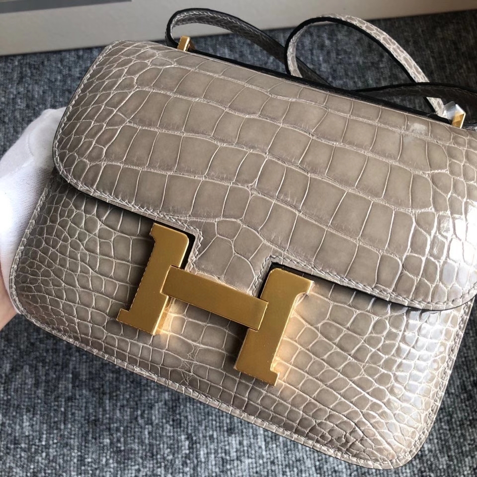 Hermès（爱马仕）Constance 18cm Alligator shiny 亮面鳄鱼 ck81 斑鸠灰 Gris T 金扣 顶级手缝 现货