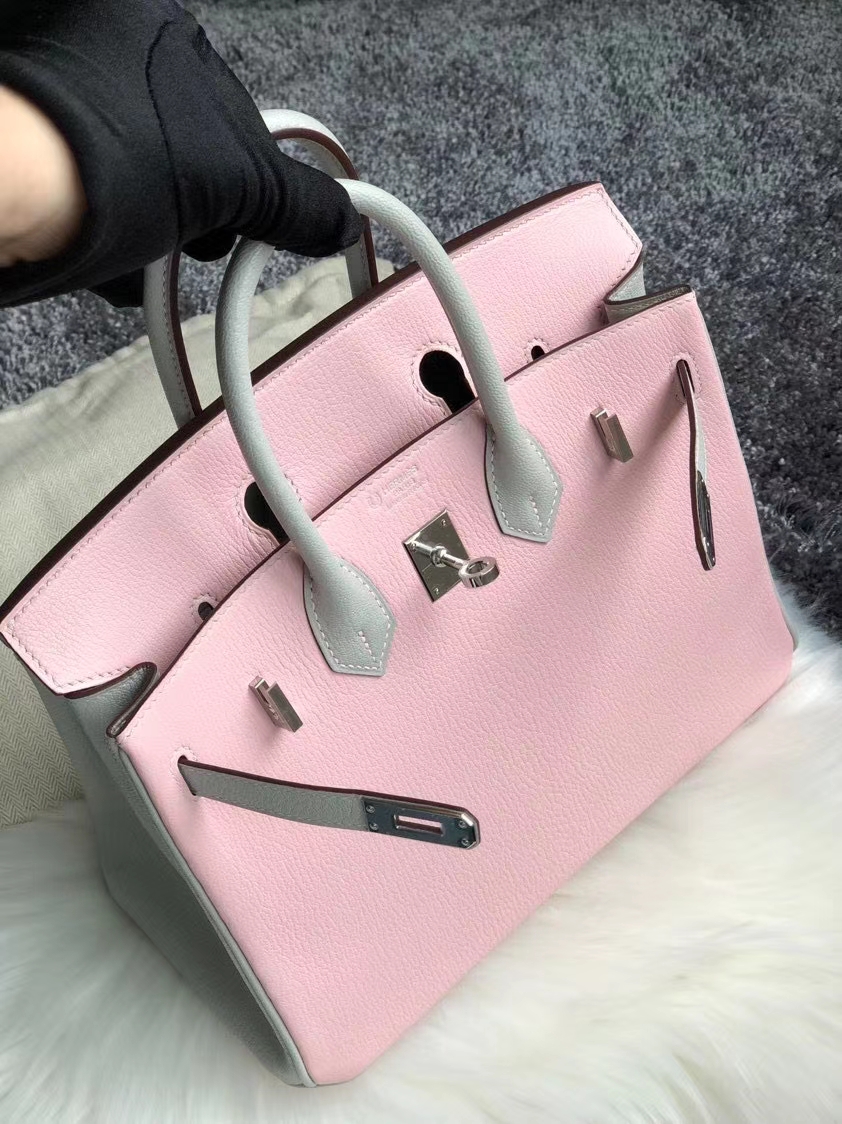 Hermès(爱马仕)Birkin 25cm Chevre 山羊皮 3Q粉拼ck80 珍珠灰 银扣 马蹄印 顶级手缝-拉尔森鳄鱼皮具定制 - 爱马仕包包官网 Hermès(爱马仕)Birkin 25cm Chevre 山羊皮 3Q粉拼ck80 珍珠灰 银扣 马蹄印 顶级手缝