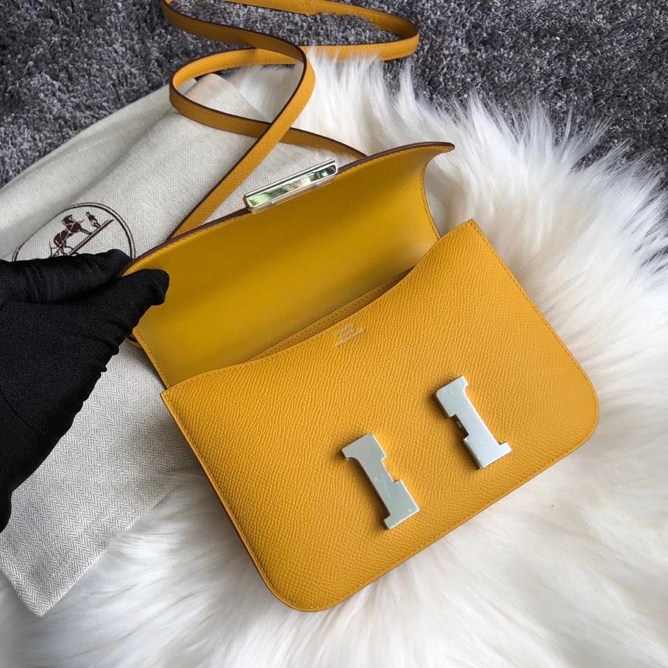Hermès(爱马仕)Constance 18cm Epsom 原厂掌纹皮 9D 琥珀黄 Ambre 银扣 顶级手缝 现货-拉尔森鳄鱼皮具定制 - 爱马仕包包官网 Hermès(爱马仕)Constance 18cm Epsom 原厂掌纹皮 9D 琥珀黄 Ambre 银扣 顶级手缝 现货
