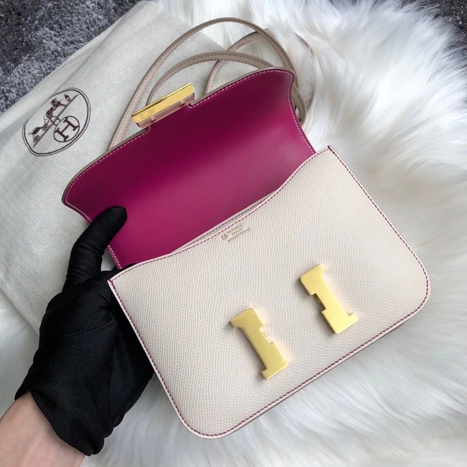 Hermès(爱马仕)Constance 18cm Epsom 原厂掌纹皮 ck10 奶昔白 拼 玫瑰紫 马蹄印 玫瑰金扣 顶级手缝 现货-拉尔森鳄鱼皮具定制 - 爱马仕包包官网 Hermès(爱马仕)Constance 18cm Epsom 原厂掌纹皮 ck10 奶昔白 拼 玫瑰紫 马蹄印 玫瑰金扣 顶级手缝 现货