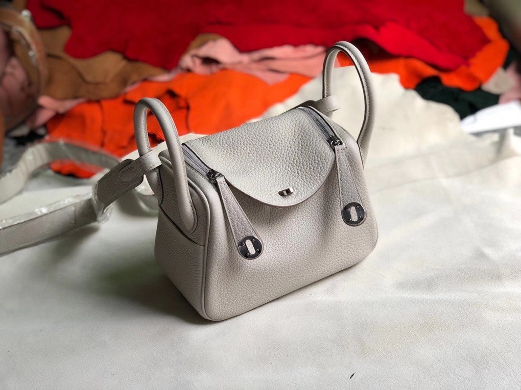 Hermès（爱马仕）Mini lindy ck80 珍珠灰 银扣 顶级手缝 20cm 现货