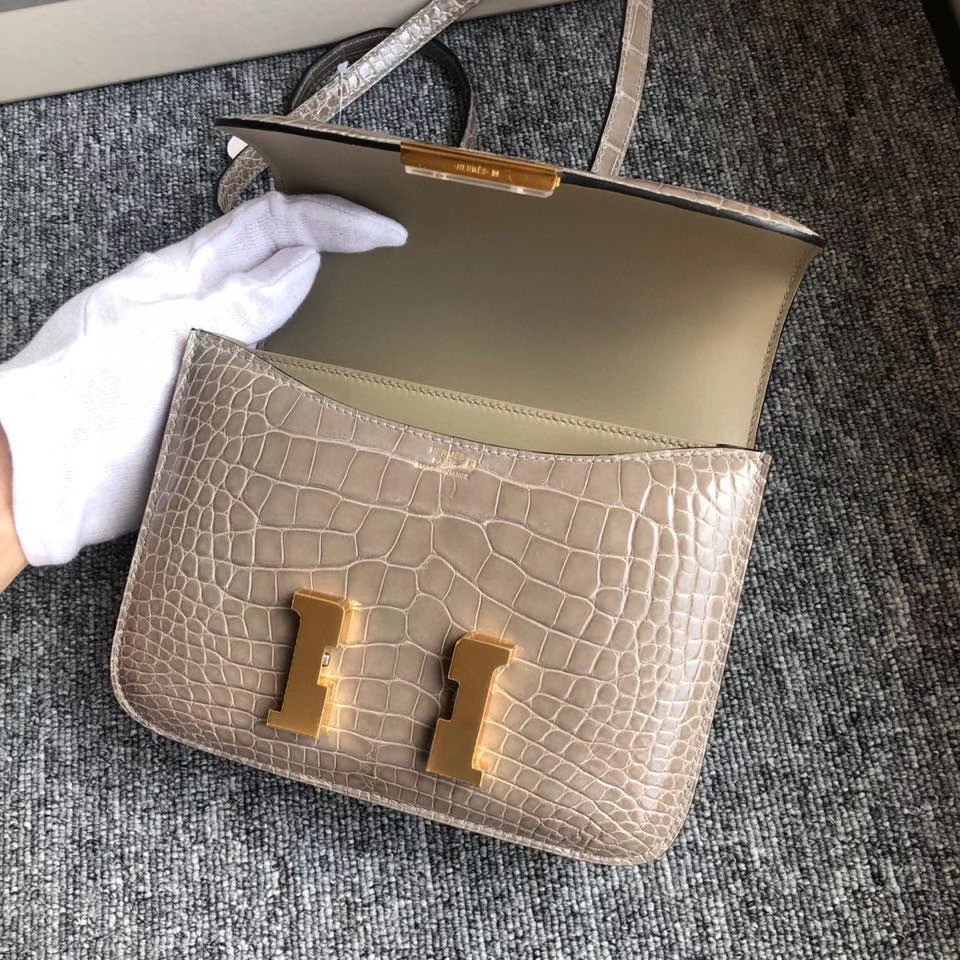Hermès（爱马仕）Constance 18cm Alligator shiny 亮面鳄鱼 ck81 斑鸠灰 Gris T 金扣 顶级手缝 现货