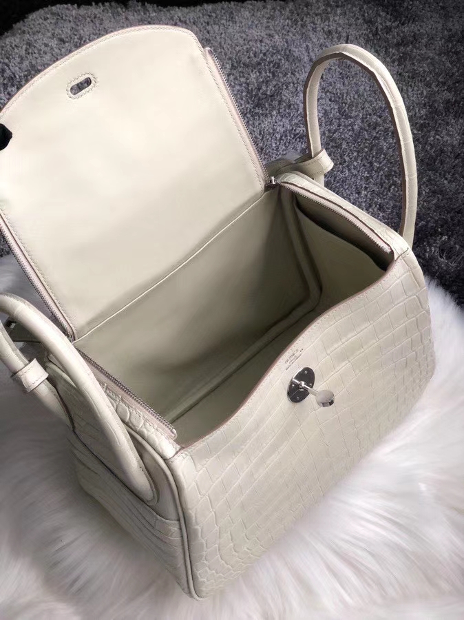 Hermès(爱马仕)Lindy 26cm Crocodile matt 雾面鳄鱼 8L 奶油白 Beton 银扣 顶级手缝 现货-拉尔森鳄鱼皮具定制 - 爱马仕包包官网 Hermès(爱马仕)Lindy 26cm Crocodile matt 雾面鳄鱼 8L 奶油白 Beton 银扣 顶级手缝 现货