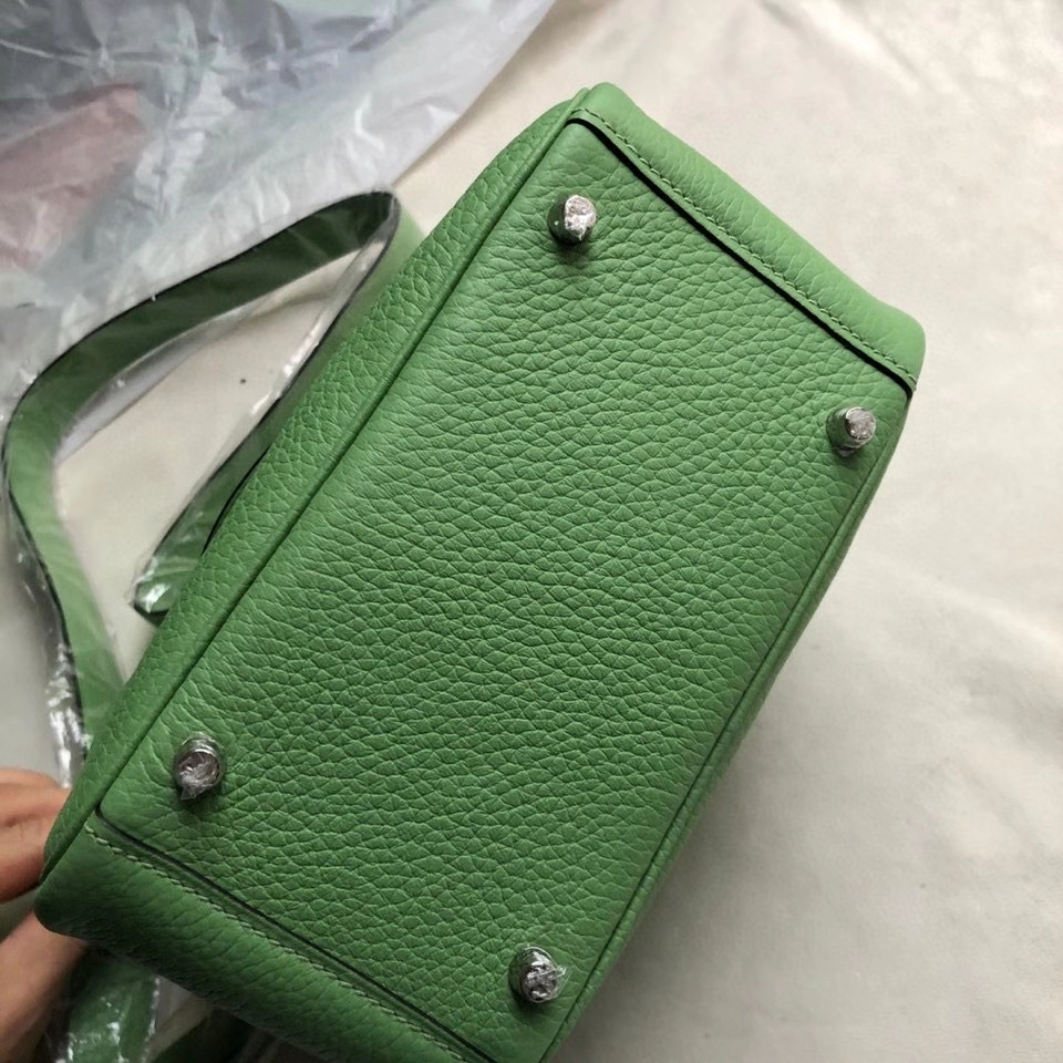Hermès（爱马仕）Mini lindy 3i 牛油果绿 vert criquet 银扣 顶级手缝  现货