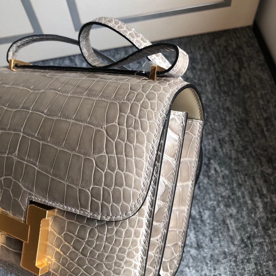 Hermès（爱马仕）Constance 18cm Alligator shiny 亮面鳄鱼 ck81 斑鸠灰 Gris T 金扣 顶级手缝 现货