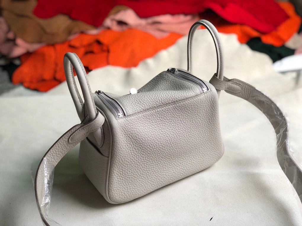 Hermès（爱马仕）Mini lindy ck80 珍珠灰 银扣 顶级手缝 20cm 现货