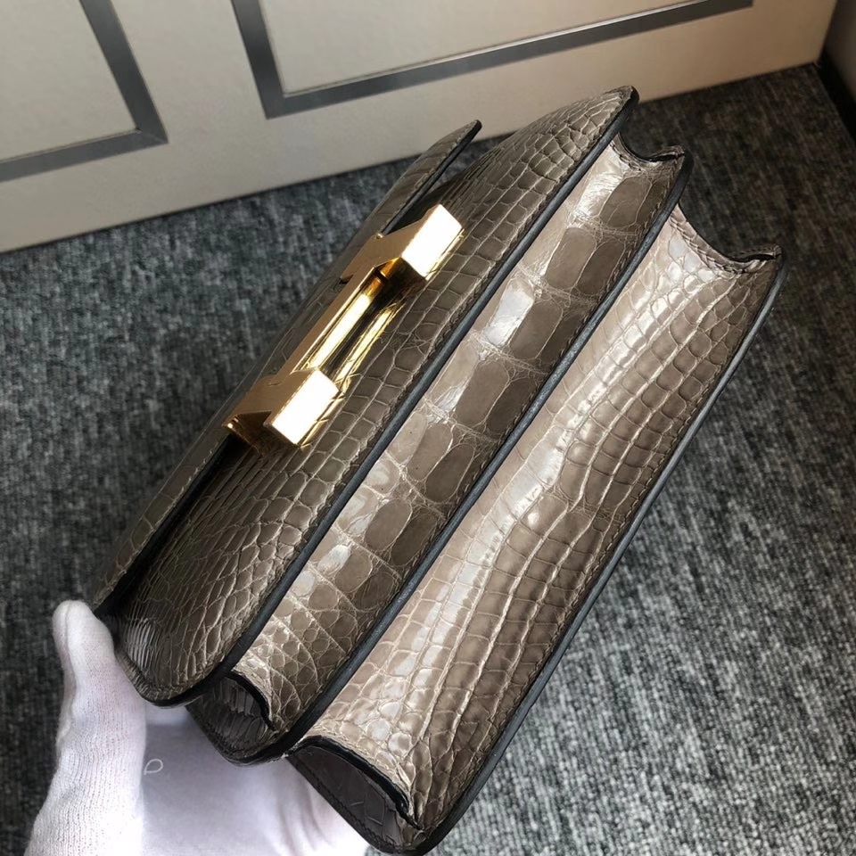Hermès（爱马仕）Constance 18cm Alligator shiny 亮面鳄鱼 ck81 斑鸠灰 Gris T 金扣 顶级手缝 现货