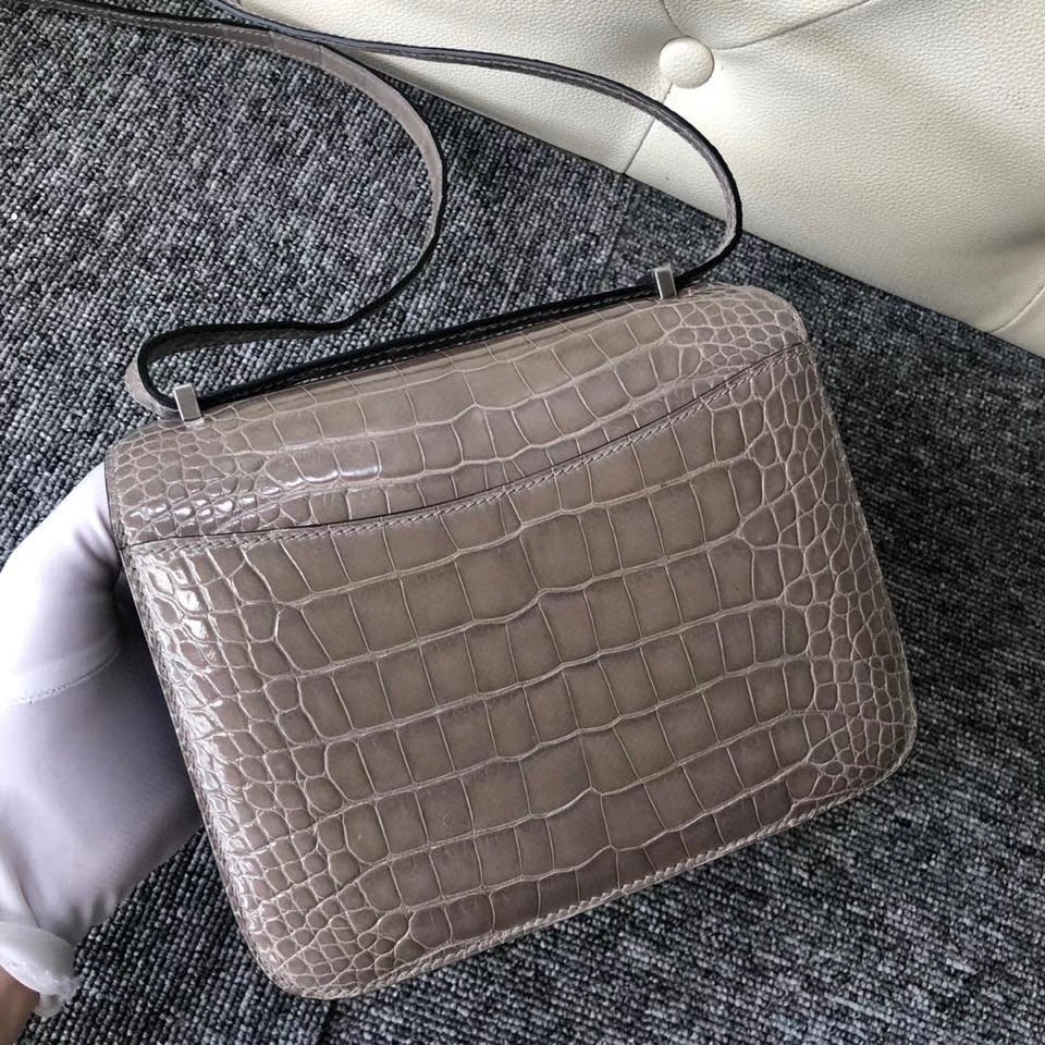 Hermès（爱马仕）Constance 18cm Alligator shiny 亮面鳄鱼 ck81 斑鸠灰 Gris T  银扣 顶级手缝 现货