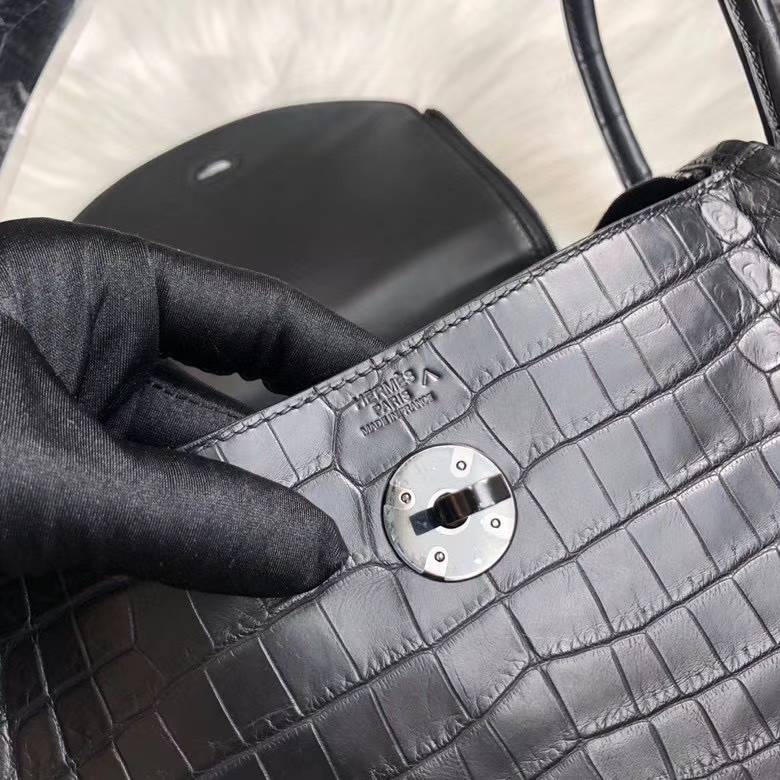 Hermès（爱马仕）Lindy 26cm Crocodile matt 雾面鳄鱼 黑色黑扣 So black