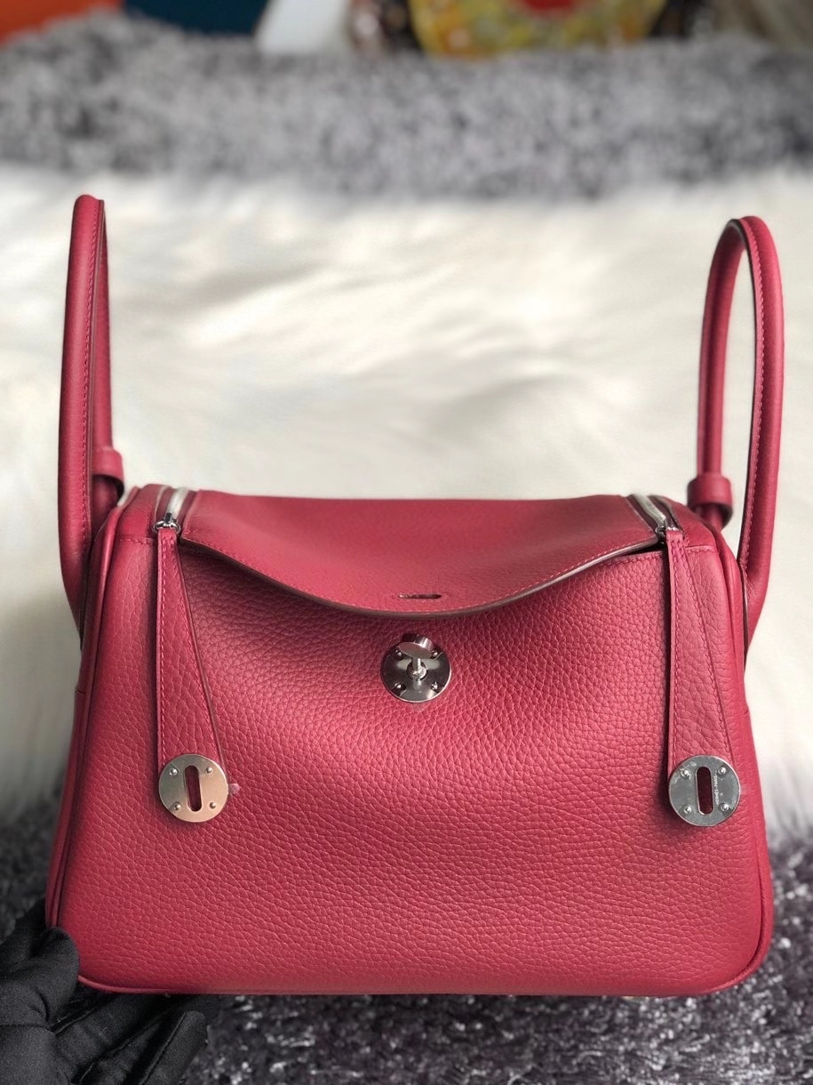 Hermès(爱马仕)Lindy 26cm 原厂御用大牛皮 K1 石榴红 Rouge grenat 银扣 顶级手缝 现货-拉尔森鳄鱼皮具定制 - 爱马仕包包官网 Hermès(爱马仕)Lindy 26cm 原厂御用大牛皮 K1 石榴红 Rouge grenat 银扣 顶级手缝 现货