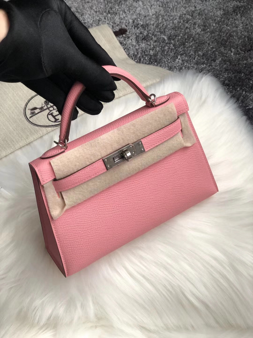 Hermès（爱马仕）Mini Kelly 迷你凯莉 epsom 原厂御用掌纹皮 1Q奶昔粉 蜡线全缝 银扣 2代 19cm
