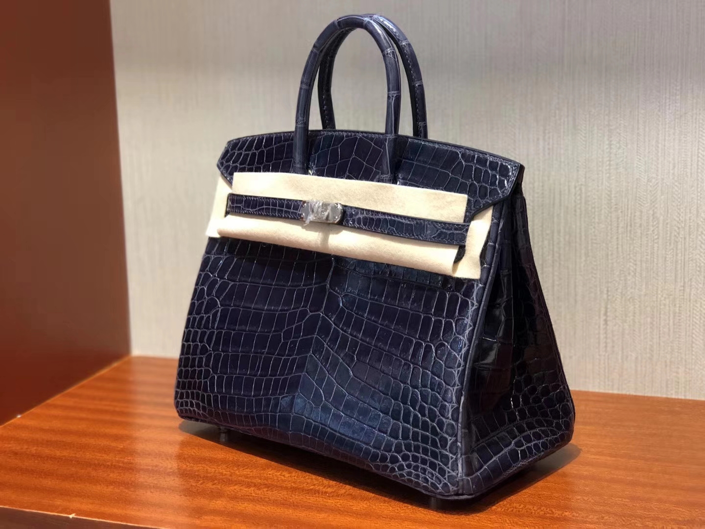 Hermès（爱马仕）Birkin 25cm shiny nilo crocodile 亮面两点汨罗鳄 Ck73宝石蓝 蜡线全缝 银扣