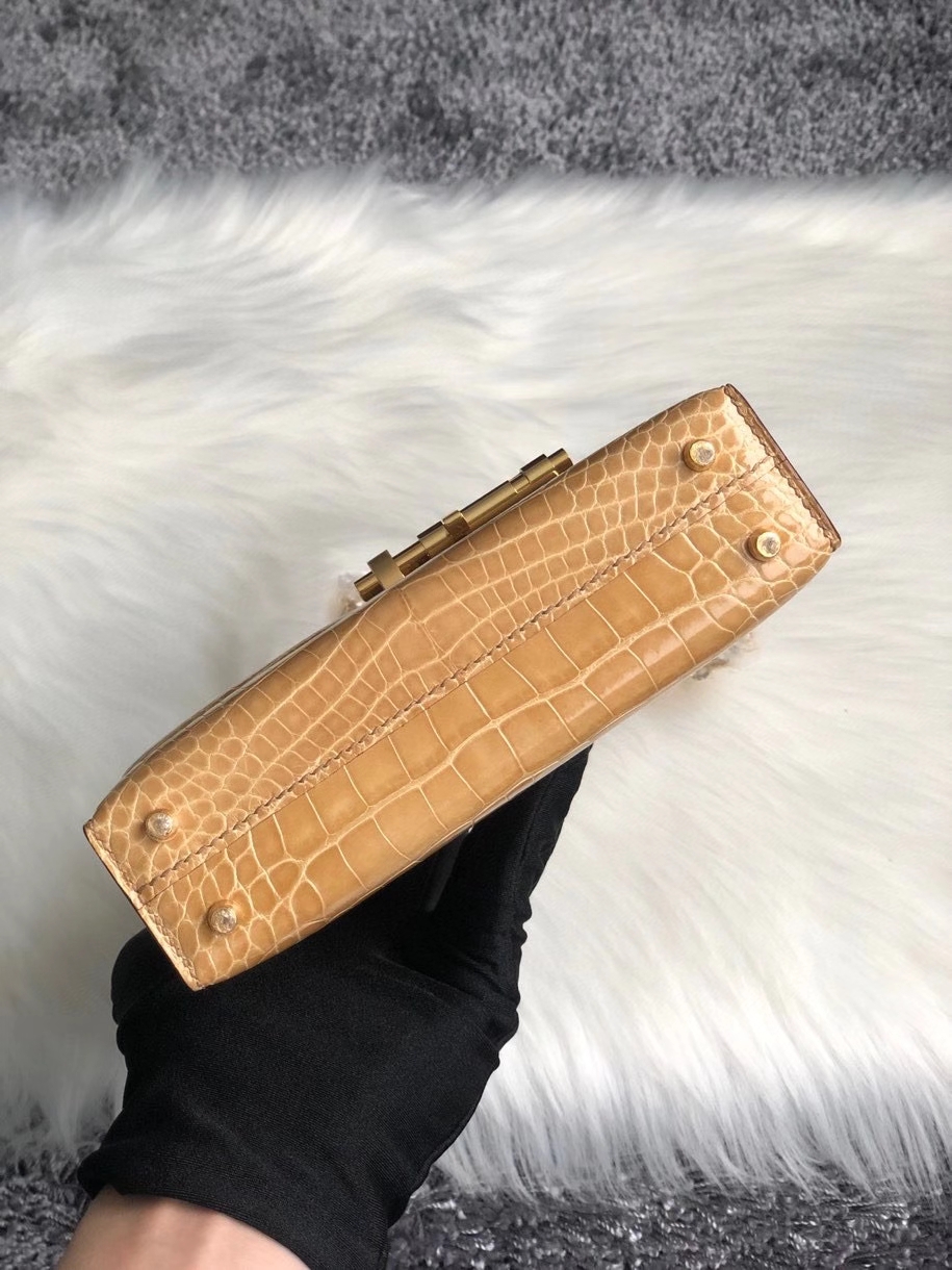 Hermès（爱马仕）Verrou 17cm Alligator shiny 亮面鳄鱼 杏色 奶茶色 金扣 顶级手缝 现货