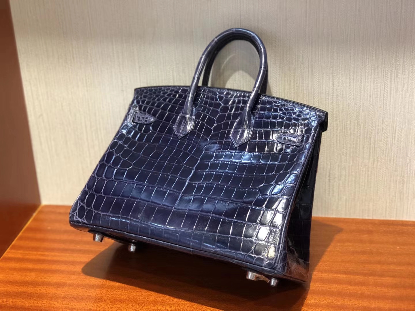 Hermès(爱马仕)Birkin 25cm shiny nilo crocodile 亮面两点汨罗鳄 Ck73宝石蓝 蜡线全缝 银扣-拉尔森鳄鱼皮具定制 - 爱马仕包包官网 Hermès(爱马仕)Birkin 25cm shiny nilo crocodile 亮面两点汨罗鳄 Ck73宝石蓝 蜡线全缝 银扣