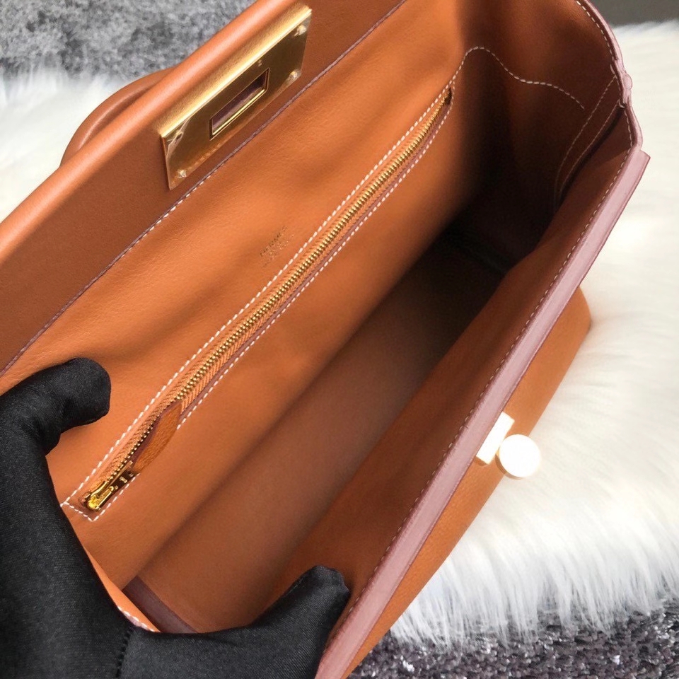Hermès(爱马仕)2424 颗粒马鞍皮 金棕色 金扣 顶级手缝 定制-拉尔森鳄鱼皮具定制 - 爱马仕包包官网 Hermès(爱马仕)2424 颗粒马鞍皮 金棕色 金扣 顶级手缝 定制