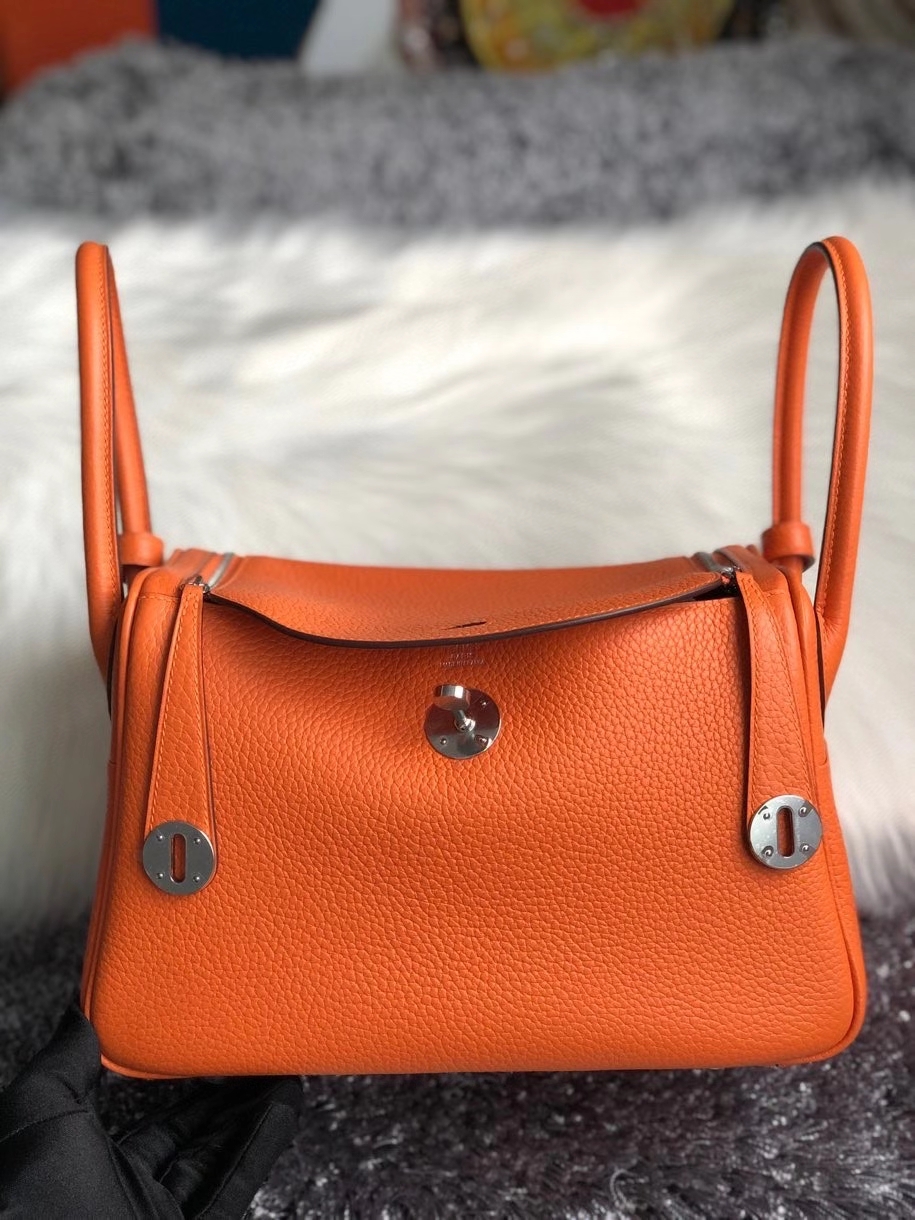 Hermès(爱马仕)Lindy 26cm 原厂御用大牛皮 93 橙色 Orange 银扣 顶级手缝 现货-拉尔森鳄鱼皮具定制 - 爱马仕包包官网 Hermès(爱马仕)Lindy 26cm 原厂御用大牛皮 93 橙色 Orange 银扣 顶级手缝 现货
