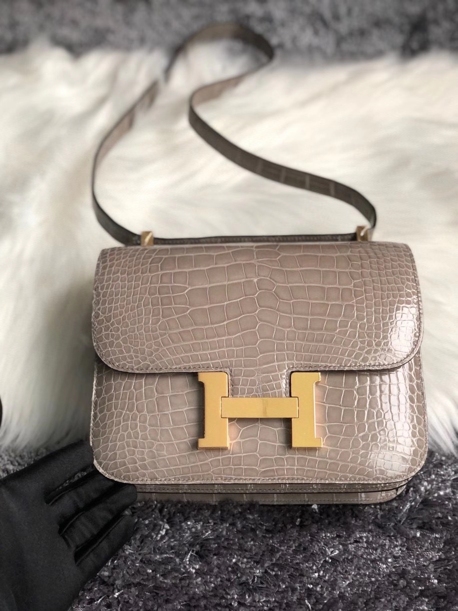 Hermès（爱马仕）Constance 24cm Alligator shiny 亮面鳄鱼 ck81 斑鸠灰 Gris T 金扣 现货