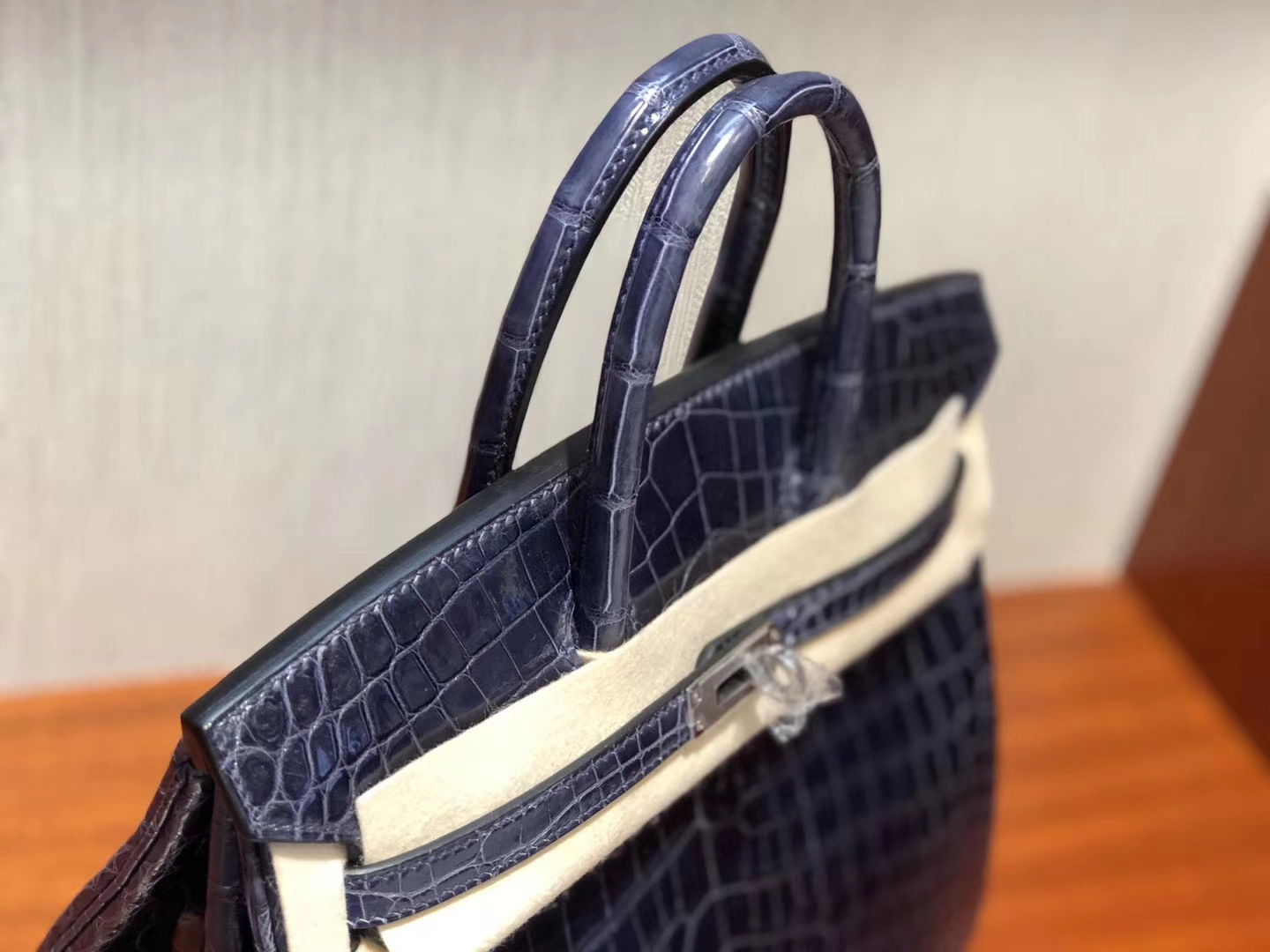 Hermès（爱马仕）Birkin 25cm shiny nilo crocodile 亮面两点汨罗鳄 Ck73宝石蓝 蜡线全缝 银扣