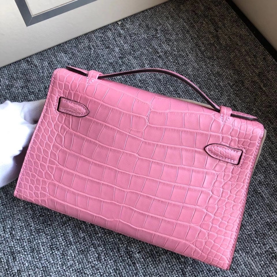 Hermès(爱马仕)Mini pochette 22cm Alligator matt 雾面鳄鱼 5p 樱花粉 银扣 顶级手缝 现货-拉尔森鳄鱼皮具定制 - 爱马仕包包官网 Hermès(爱马仕)Mini pochette 22cm Alligator matt 雾面鳄鱼 5p 樱花粉 银扣 顶级手缝 现货