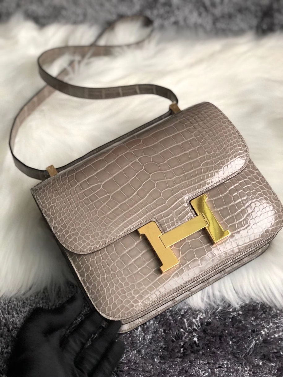 Hermès（爱马仕）Constance 24cm Alligator shiny 亮面鳄鱼 ck81 斑鸠灰 Gris T 金扣 现货
