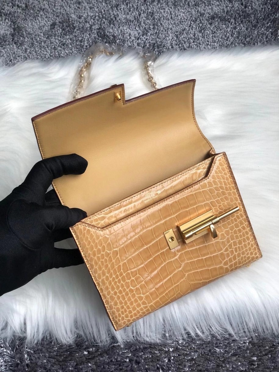 Hermès（爱马仕）Verrou 17cm Alligator shiny 亮面鳄鱼 杏色 奶茶色 金扣 顶级手缝 现货