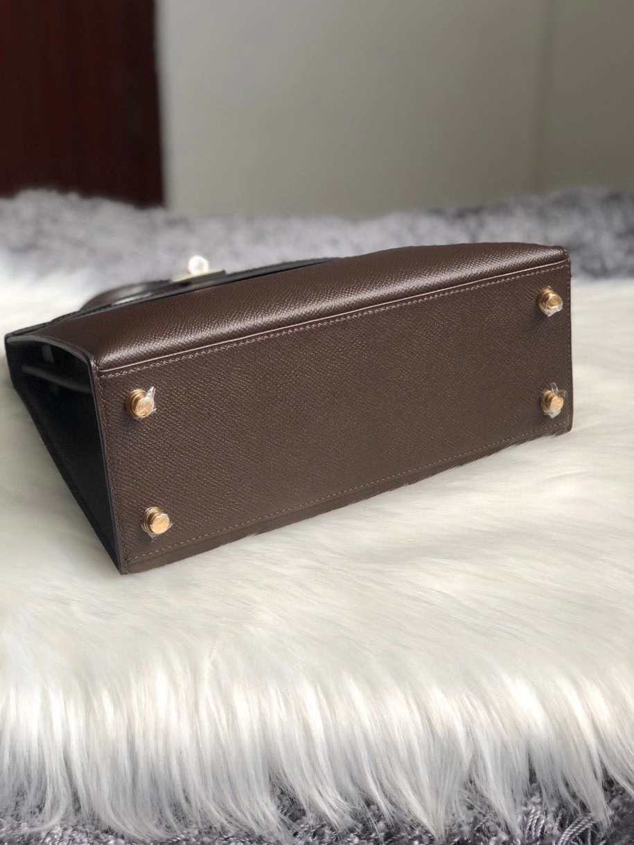 Hermès(爱马仕)Kelly 25cm Epsom原厂掌纹皮 巧克力色 chocolate 金扣 顶级手缝 现货-拉尔森鳄鱼皮具定制 - 爱马仕包包官网 Hermès(爱马仕)Kelly 25cm Epsom原厂掌纹皮 巧克力色 chocolate 金扣 顶级手缝 现货