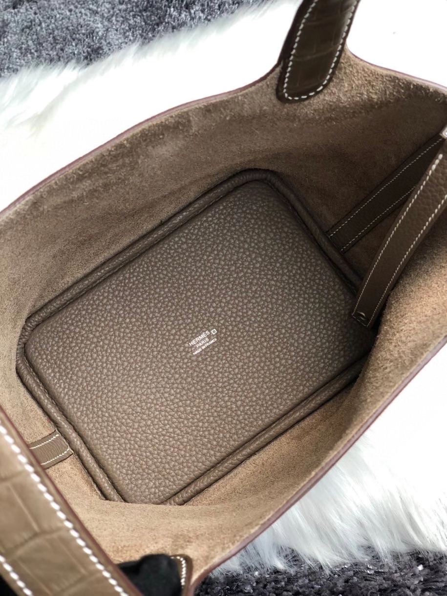 Hermès(爱马仕)Picotin 18cm ck18 大象灰拼手腕大象灰鳄鱼 金扣 顶级手缝-拉尔森鳄鱼皮具定制 - 爱马仕包包官网 Hermès(爱马仕)Picotin 18cm ck18 大象灰拼手腕大象灰鳄鱼 金扣 顶级手缝